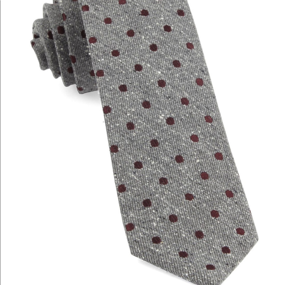 NWOT Tie Bar Revolve Dots Burgundy Tie